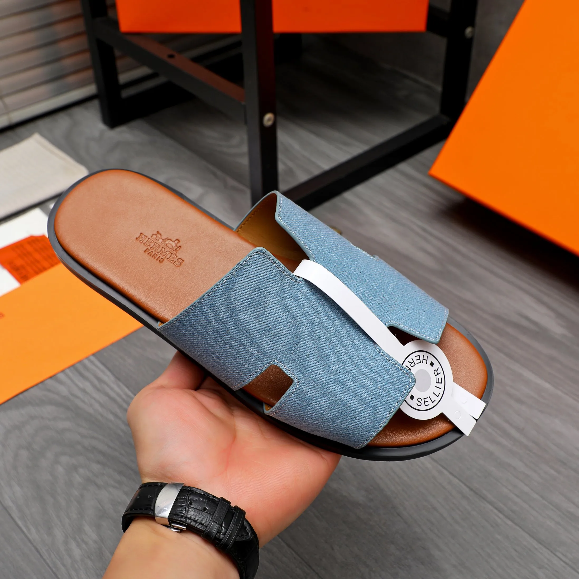 Men's shoes 💰280 Product trademark: Hermes "Hermes" slippers True size: 38-46 Product material: Denim breathable upper, microfiber lining, original outsole